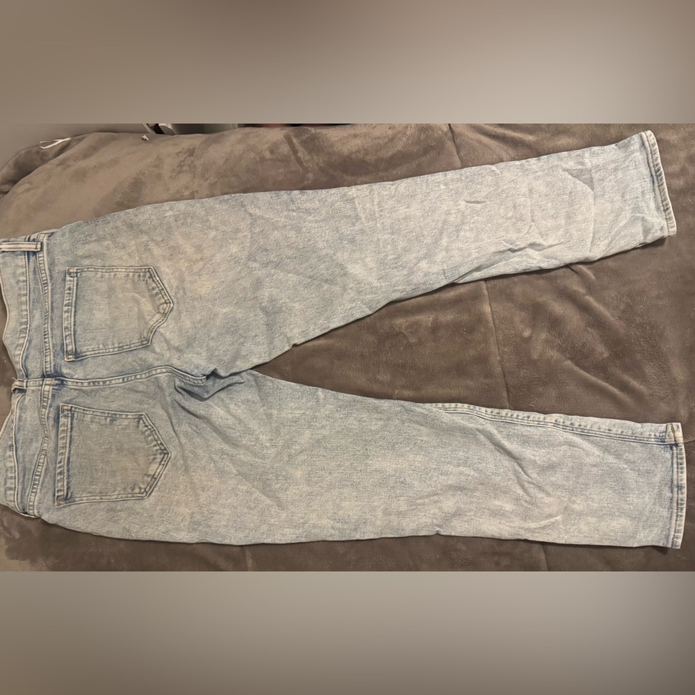 Light wash, women’s 4, boyfriend jeans